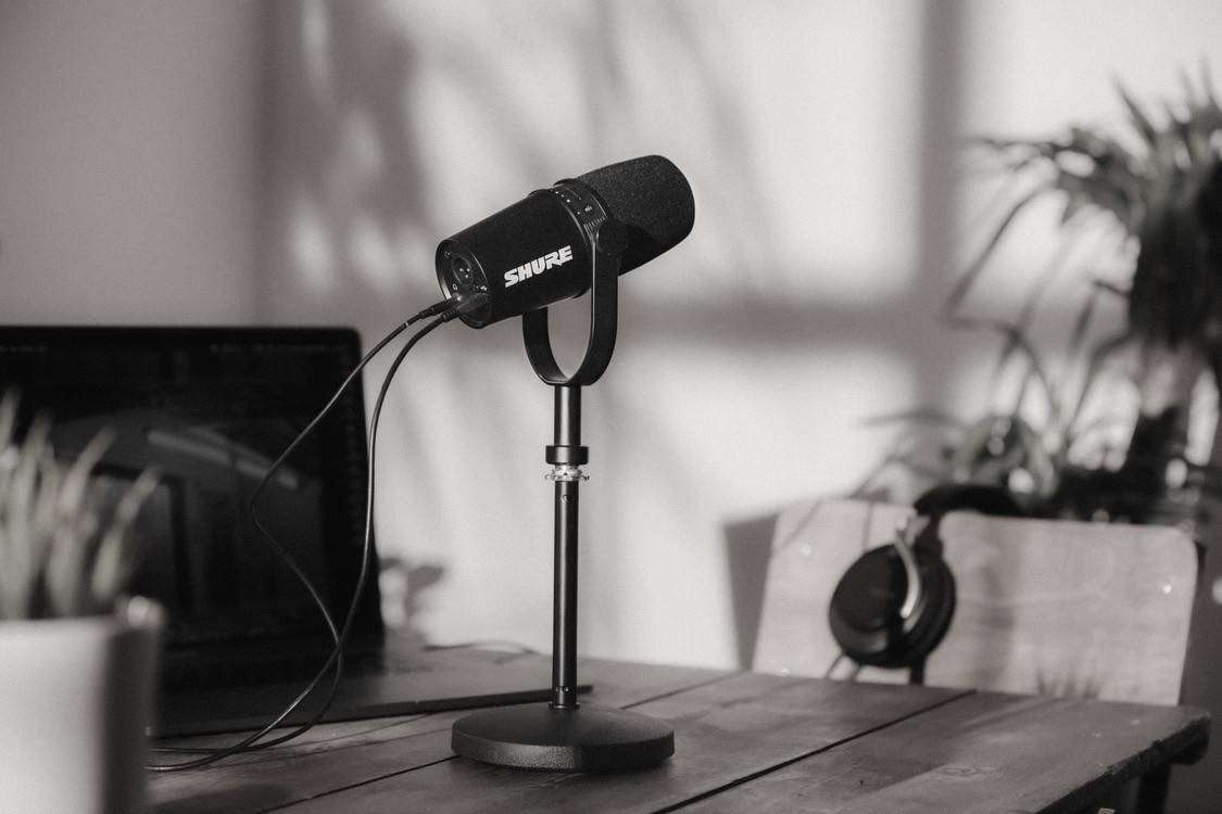 Shure MV7X Podcast Microphone (featured)