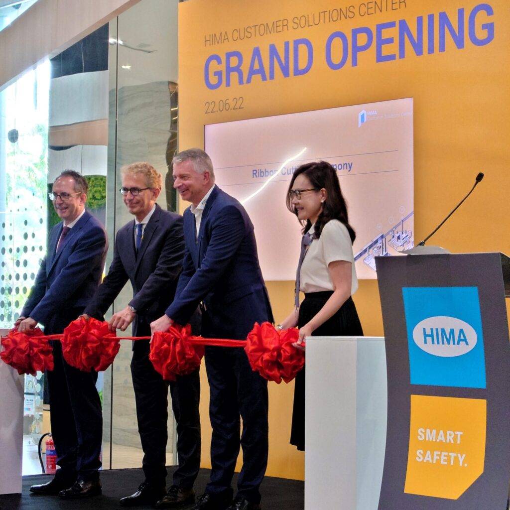 HIMA Customer Solutions Center Singapore - dignitaries ribbon cutting