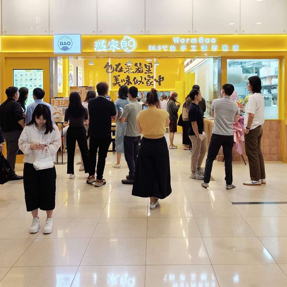 Warm Chinese dumplings and noodles in the heart of town